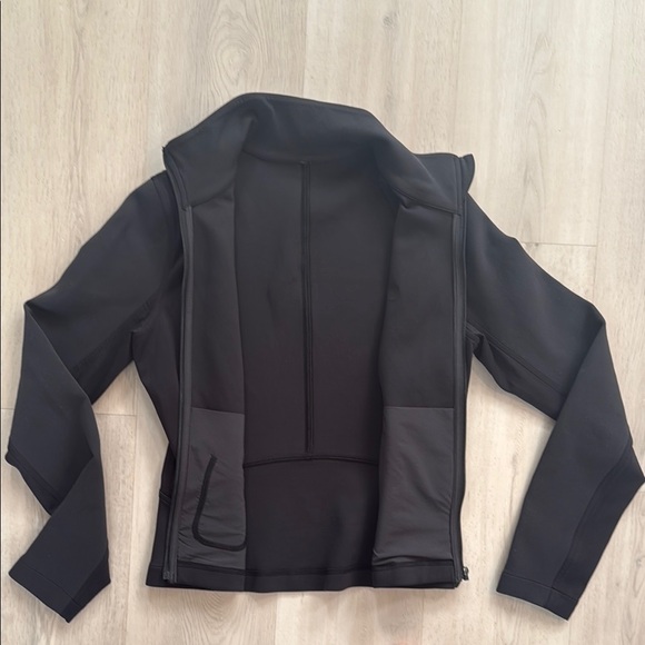 Lululemon Golf Wind-Resistant Jacket - Picture 4 of 5